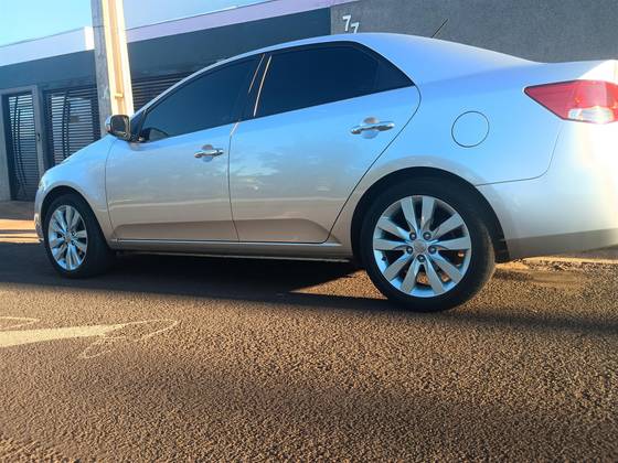 KIA CERATO 1.6 SX3 16V GASOLINA 4P MANUAL KIA CERATO 1.6 SX3 16V GASOLINA 4P MANUAL